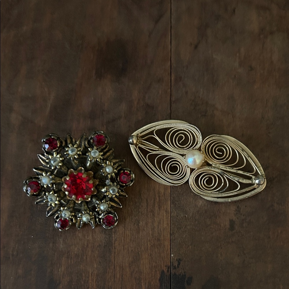 Elegant Red and Gold Brooch Set